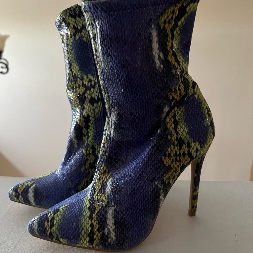Mid-high heels
